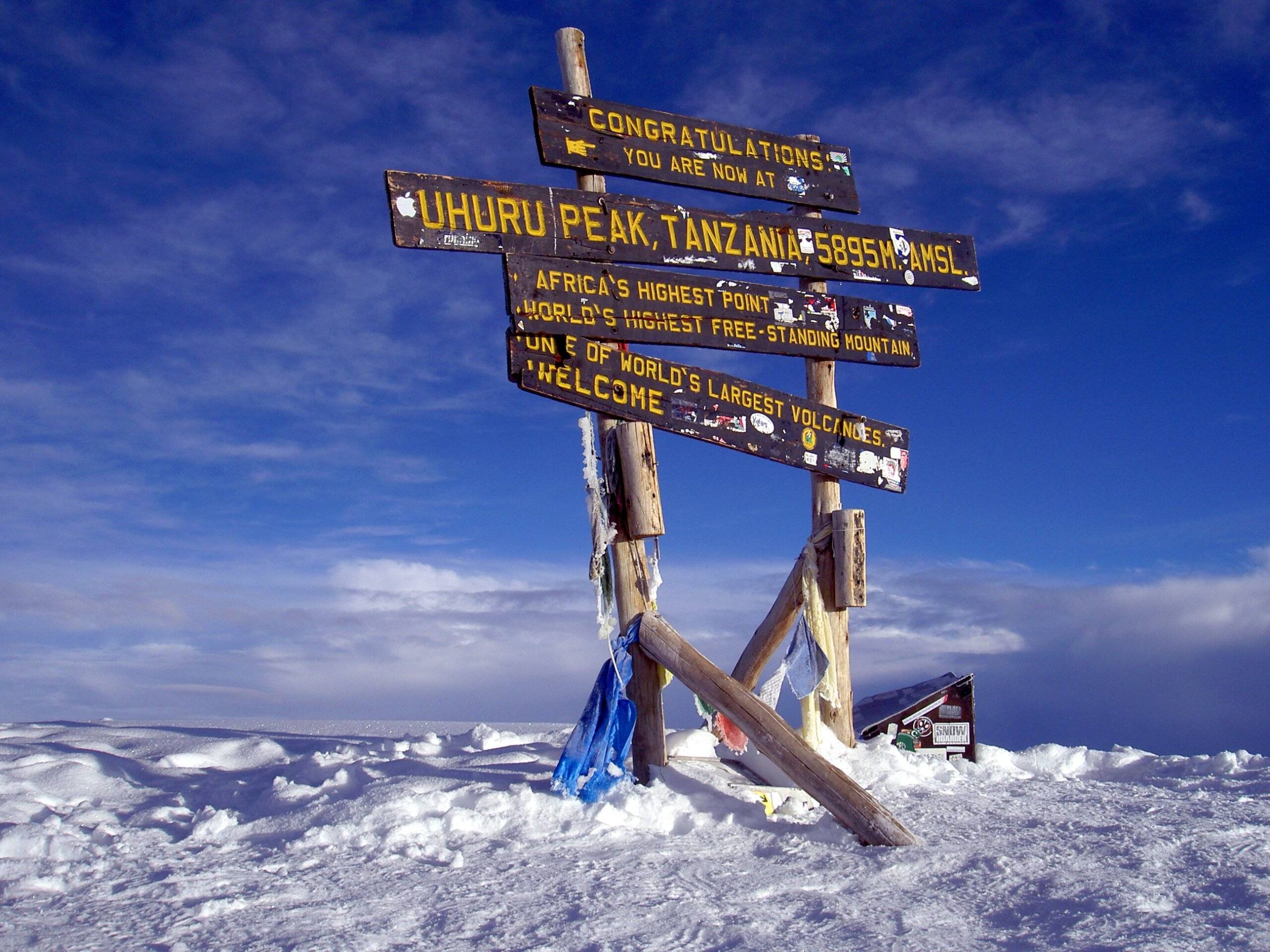 Kilimanjaro-Summit-Post-2592x1944-wallpapers.jpg